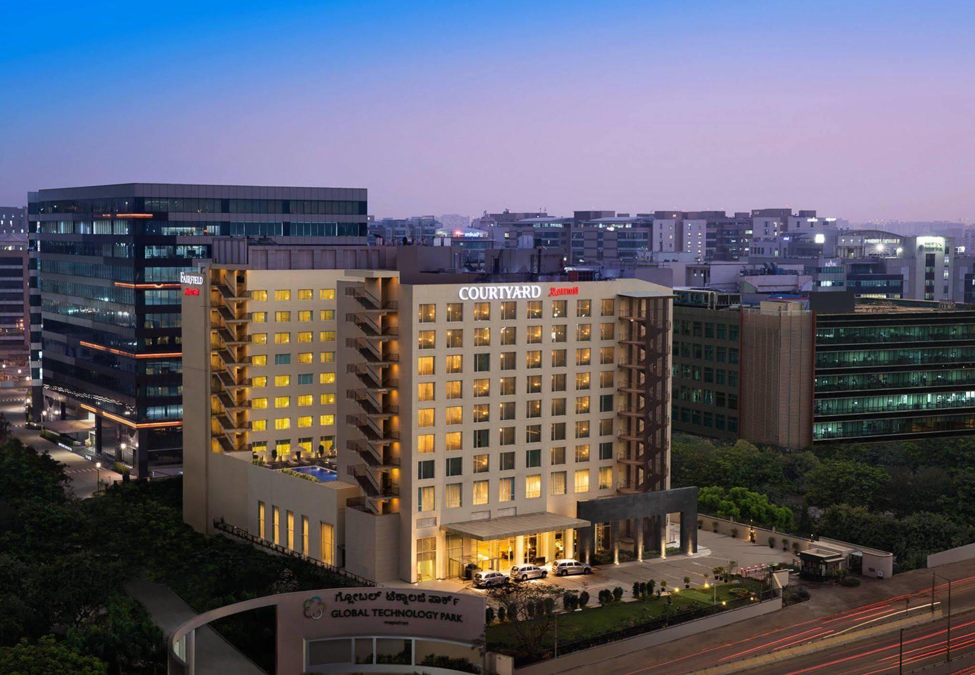 Готель Courtyard By Marriott Bengaluru Outer Ring Road Екстер'єр фото